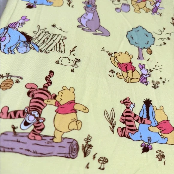 Little Sleepies Playtime with Pooh cloud blanket - Picture 2 of 4